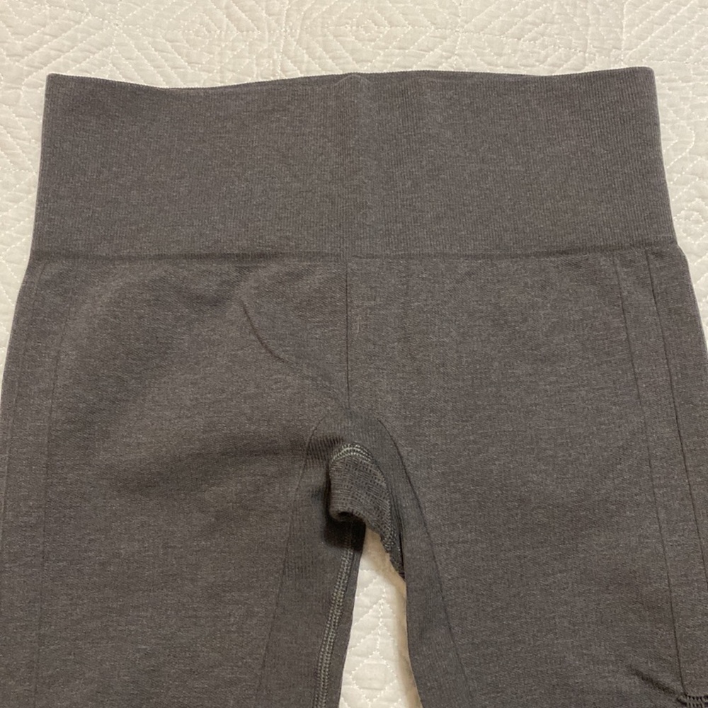 Lululemon In The Flow Crops. - Picture 8 of 9